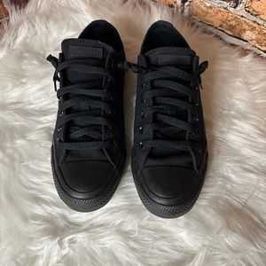 Black Out Converse Chuck Taylor’s Sz 8